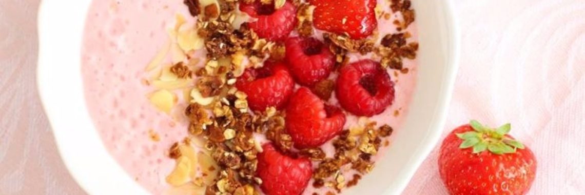 Recept: Aardbeien-Frambozen Smoothie Bowl | Mariëlle