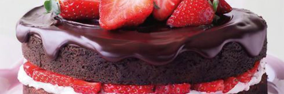 Suikerarm en Paleo: Chocoladetaart met aardbeien en banaan | Recepten Magazine