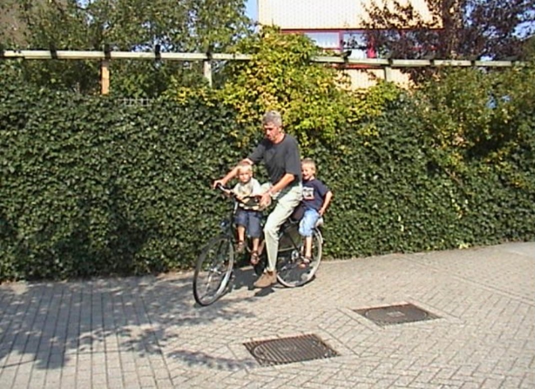 Bij opa op de fiets. | marijke
