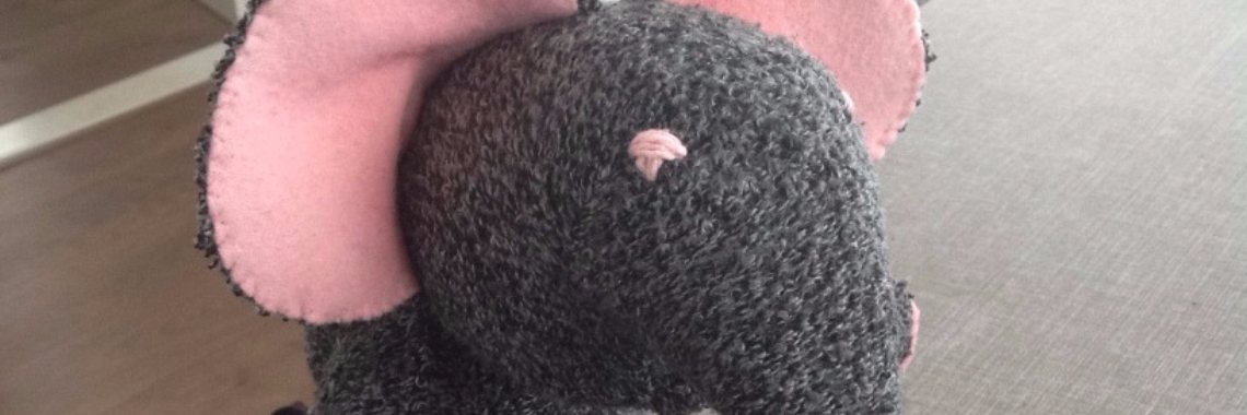 Olivia Olifant; DIY sokken knutsel | Welkom bij De Kniezebietertjes