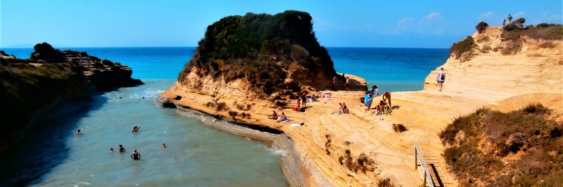 Corfu : Canal d'amour, Apotripiti beach en het strand van Agios Stefanos. | enigma