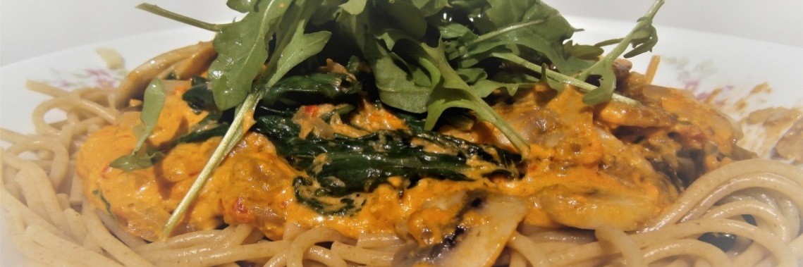 Eten uit eigen tuin  : 4) spinazie en raketsla met volkorenspaghetti (vegetarisch) | enigma