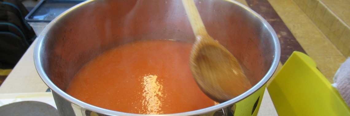 Cooking with children: 12) tomato soup with paprika and meatballs | enigma