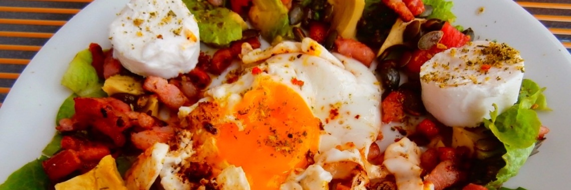 Lunchslaatje met #pesto #uit de moestuin. | enigma