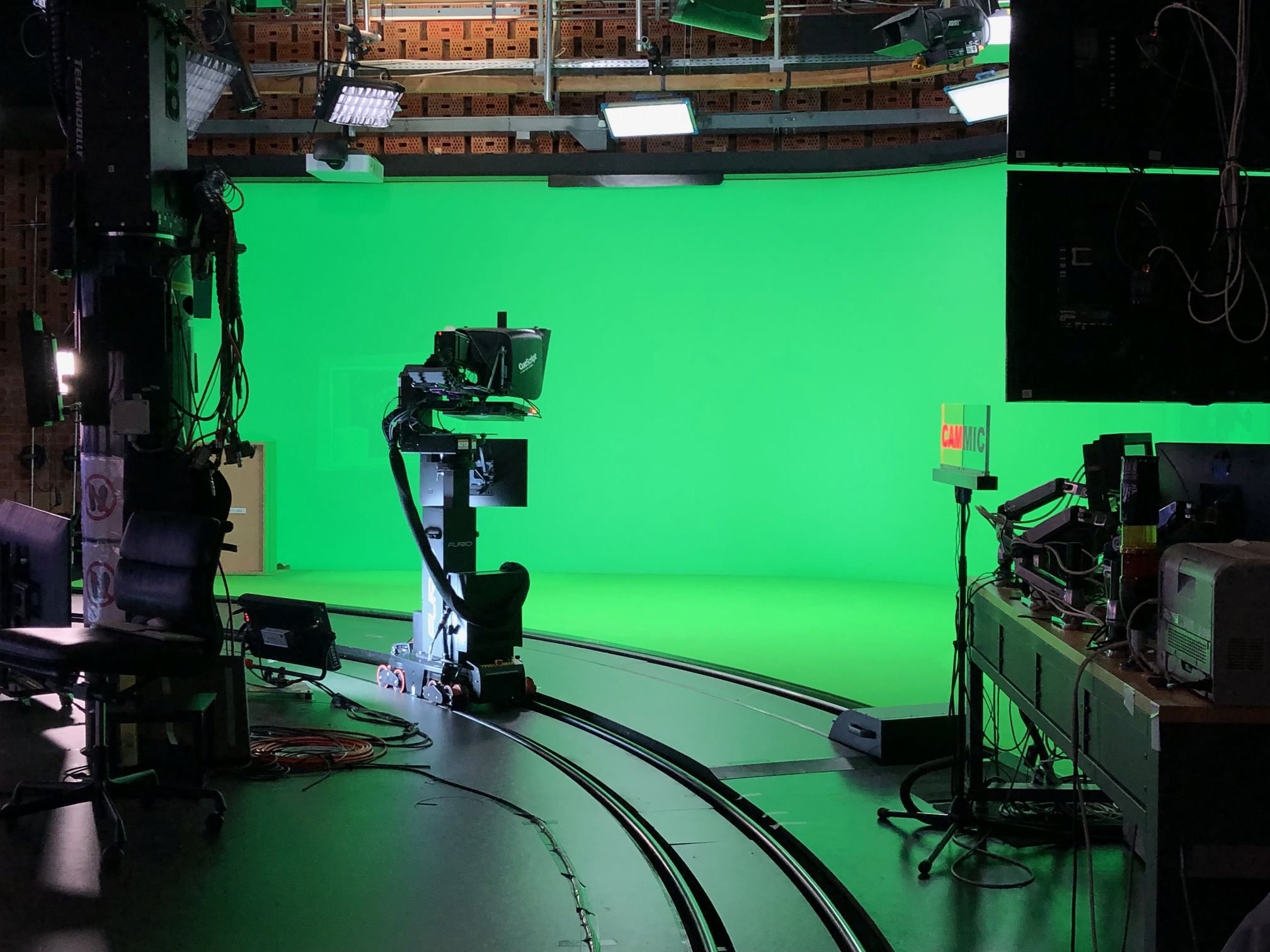 Hoe werkt een greenscreen en waarvoor wordt het gebruikt ? | enigma