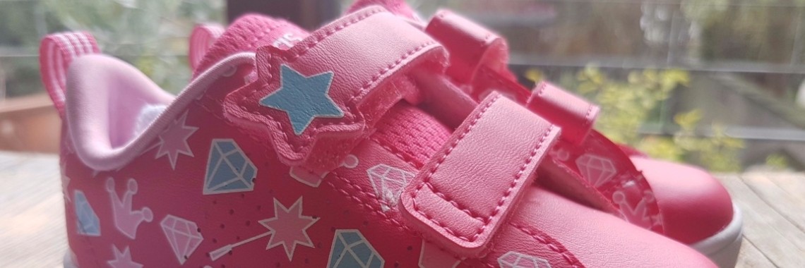 Nieuwe #Sneakers al kapot na 2 dagen, ga jij op je strepen staan? | LivingThaGoodLife