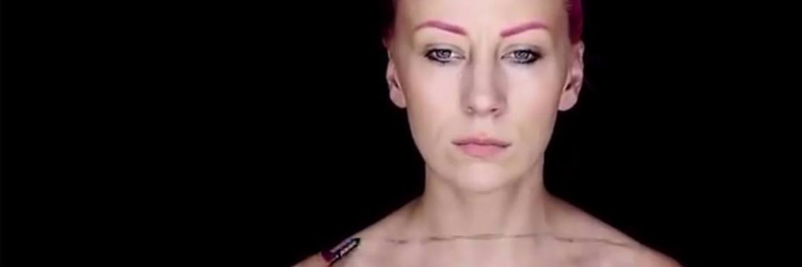 (Video) Vrouw verwijderd eigen hoofd knap staaltje #Visagie | LivingThaGoodLife