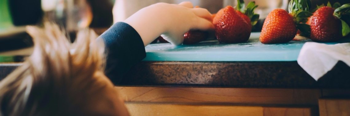 Zo helpen je kinderen graag bij het huishouden | Tante Koek