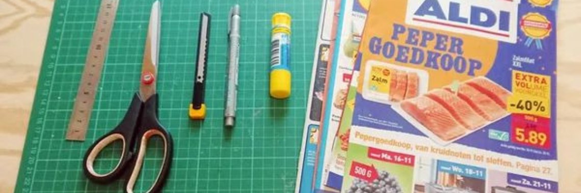 A paper Christmas tree of advertising leaflets | Hans