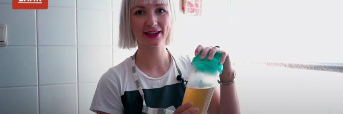 Elfie kookt haar urine in om kunstmest te maken | Hans