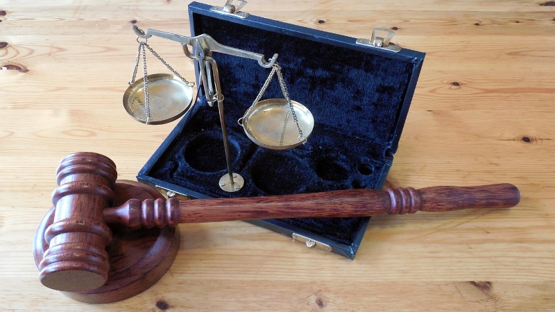 Slechts drie partijen blijven binnen de grenzen van de rechtsstaat, waarschuwt advocatenorde. | Hans
