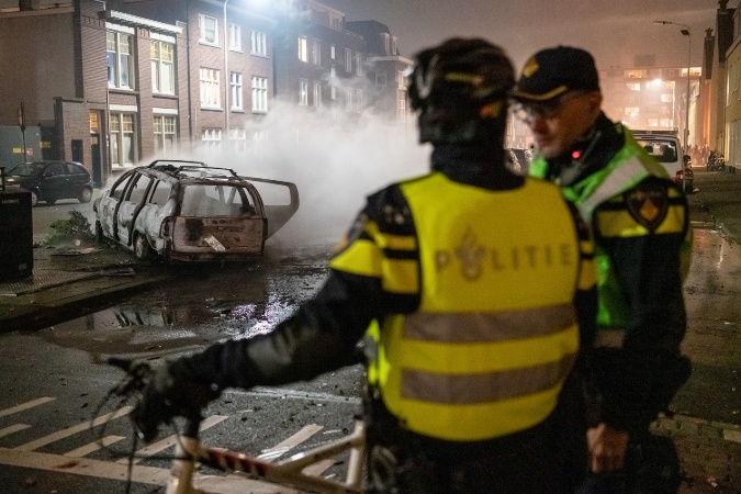 VVD negeert agenten en artsen en blijft tegen vuurwerkverbod | Hans