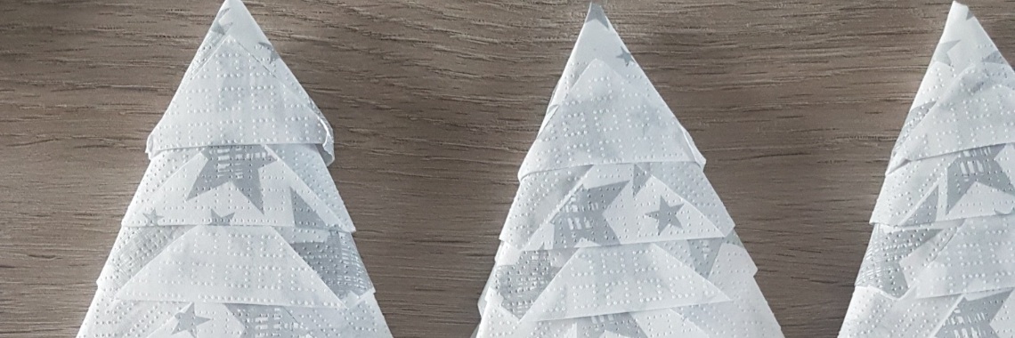 De tafel versieren voor je kerstdiner. | bijlenie