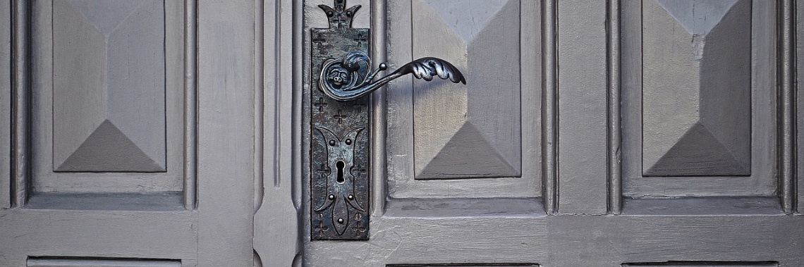 Achter gesloten deuren- full version | Mieke Van Liefde