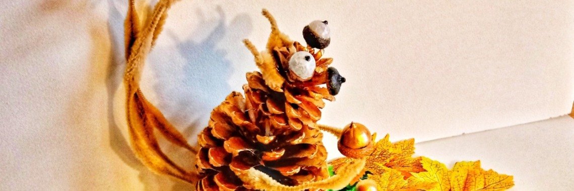 Squirrel crafting pine cones | Mirelle - Crea met Kids