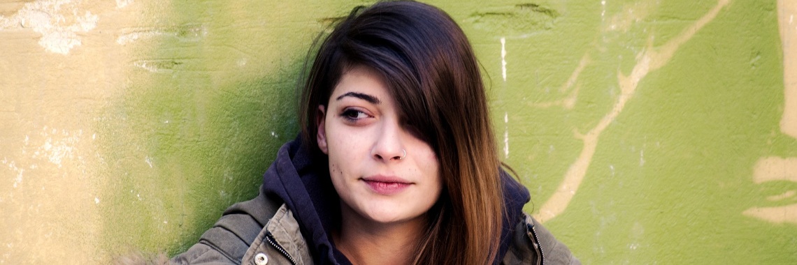 Julia valt Leonie aan | Marjolein