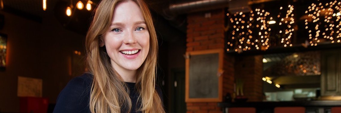 Leonie gaat fluitend naar haar werk | Marjolein