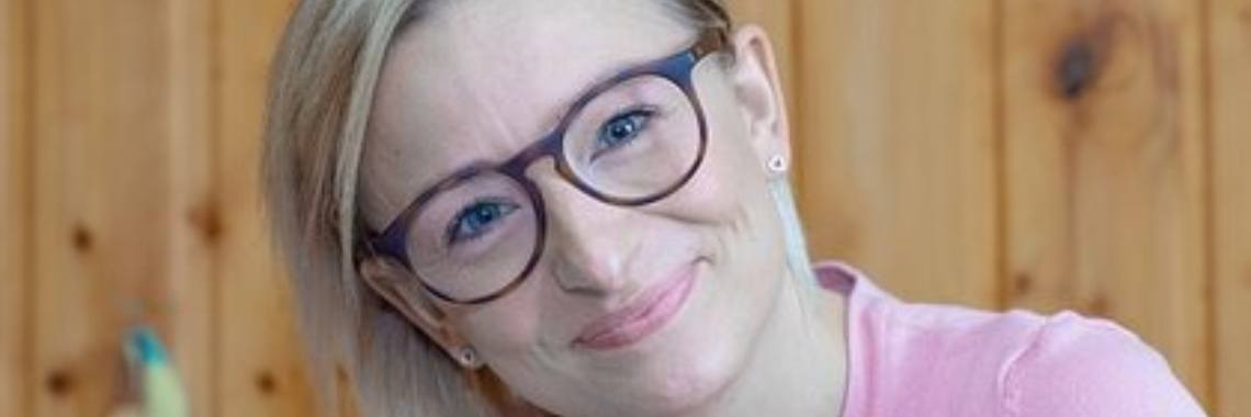 Leonie koopt meubels bij de kringloopwinkel | Marjolein