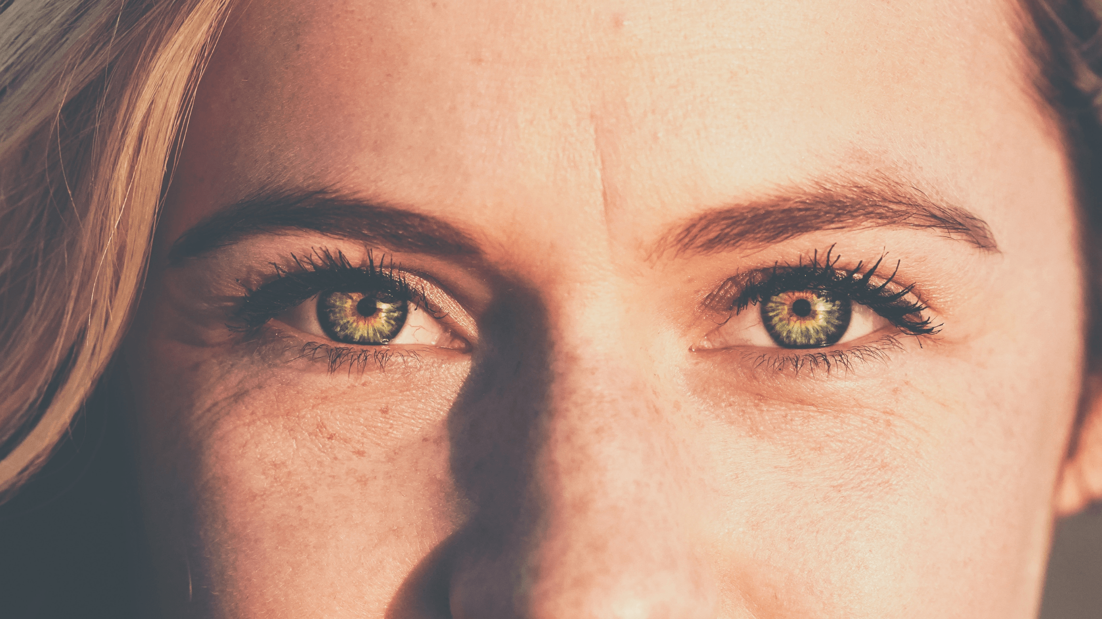 The Power of Eye Contact: How to Increase Attraction (Without Saying a Word) | FEMME