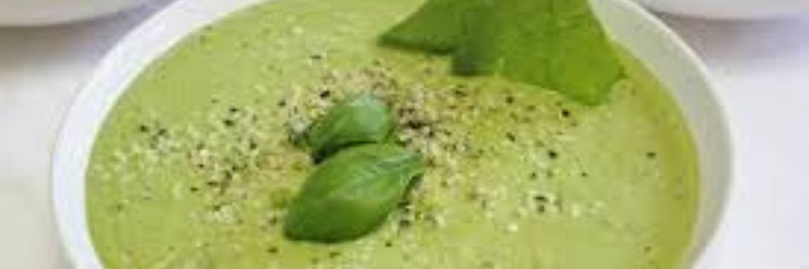 Spinazie Courgette soep; koolhydraatarm, glutenvrij, vegetarisch en geen zuivel | AgnesDeventer