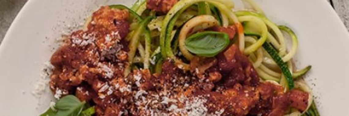 Low-budget recept: Snelle courgetti (koolhydraatarm) | Myranda