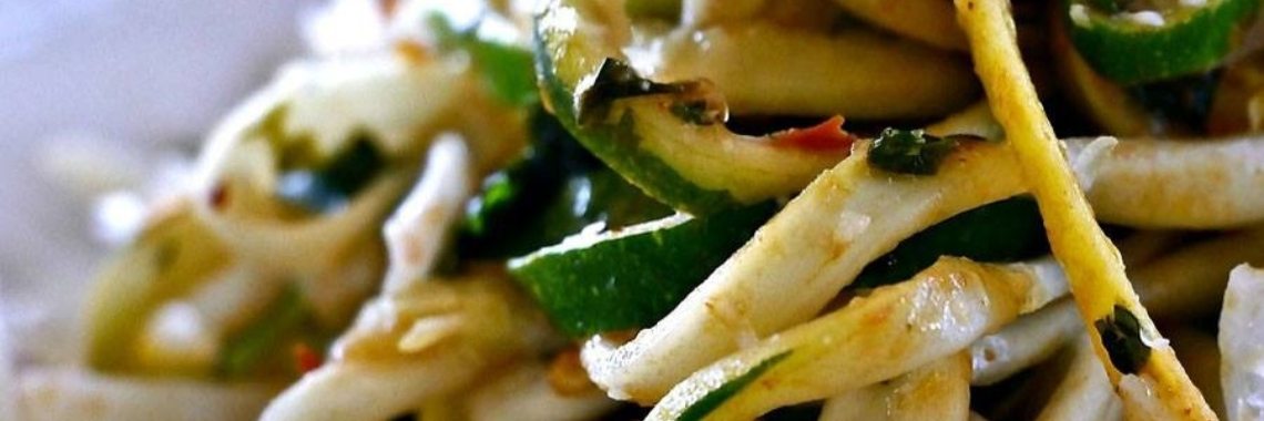 Recept courgette ratatouille met zilvervliesrijst (vega) | Bodyandmindinshape.nl