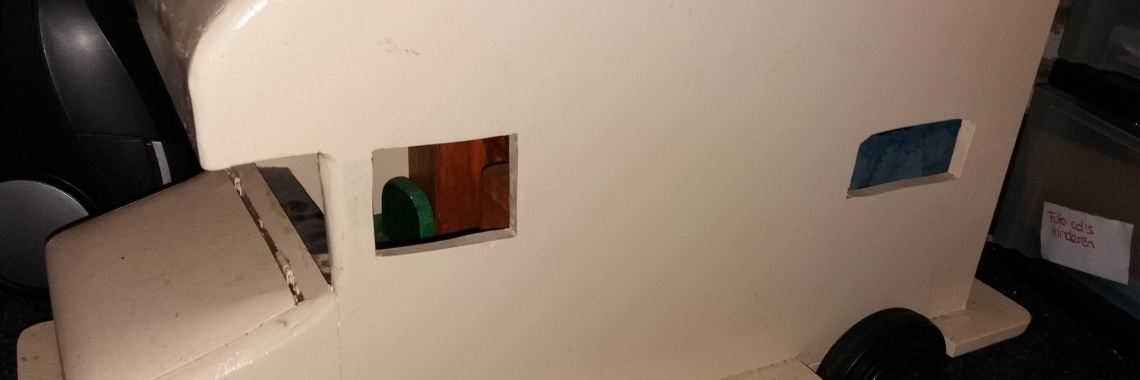 DIY: Poppenhuis op wielen | wakeupkitty