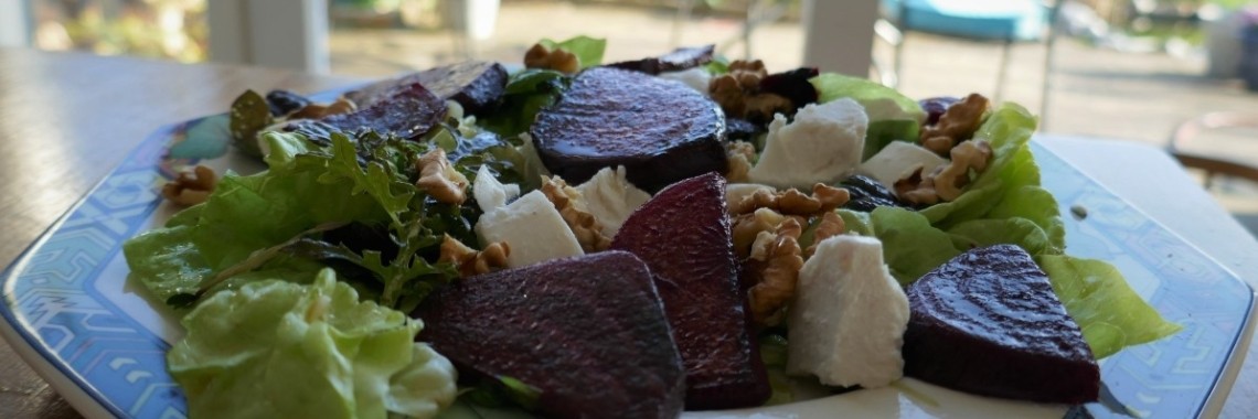 salade met biet, geitenkaas en honing. | Schorelaar