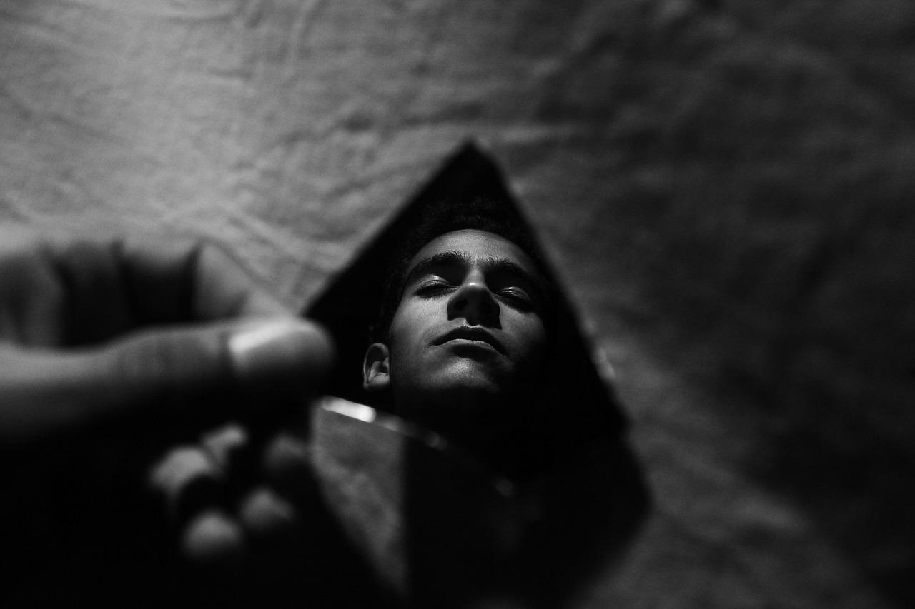 How many times a day do you look in the mirror? | Babita De Boer