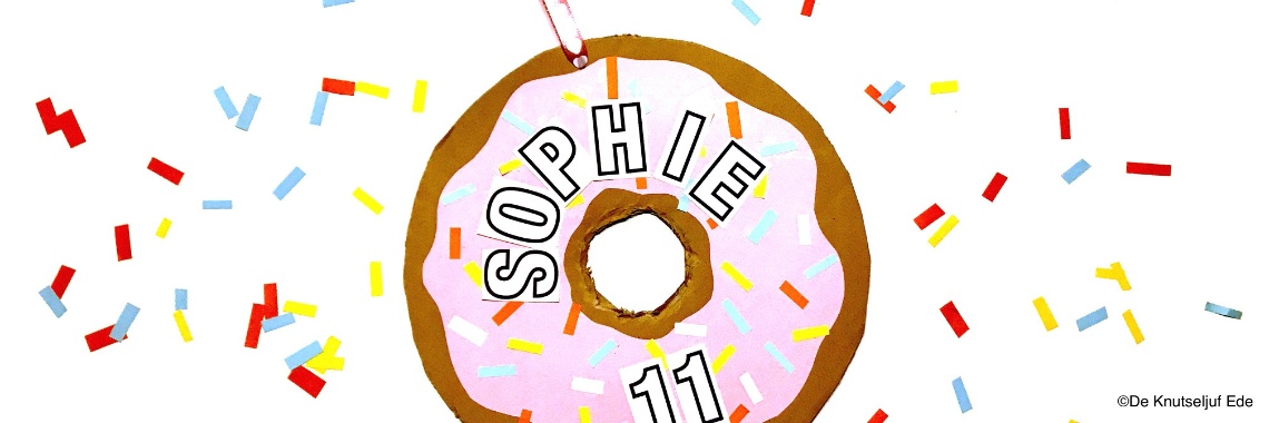Donut hanger of cardboard incl. printables of numbers and letters | De Knutseljuf ✂️🇳🇱