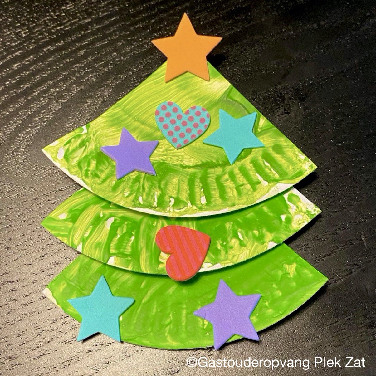 hier Verstikkend Snazzy Kerstboom knutselen van papieren bordjes