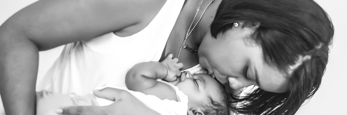 Band tussen moeder en baby wordt versterkt door zingen. | Muziek