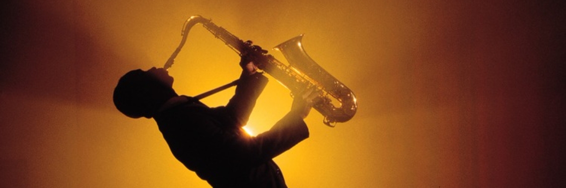 Le patient joue #saxofoon pendant que les chirurgiens enlèvent une tumeur cérébrale. | Muziek