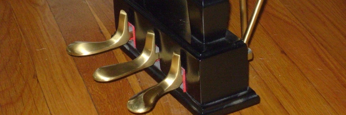 Voetpedalen piano: Una Corda, Sostenuto, Sustainpedaal | Muziek