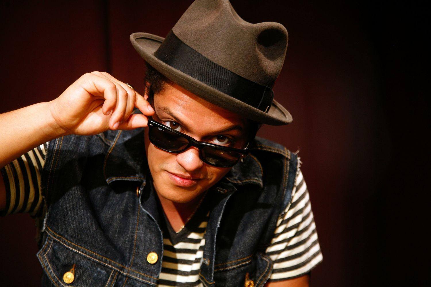Discover the Magic of Bruno Mars' “Marry You”: Meaning, Success, and Popular Wedding Trend | Muziek