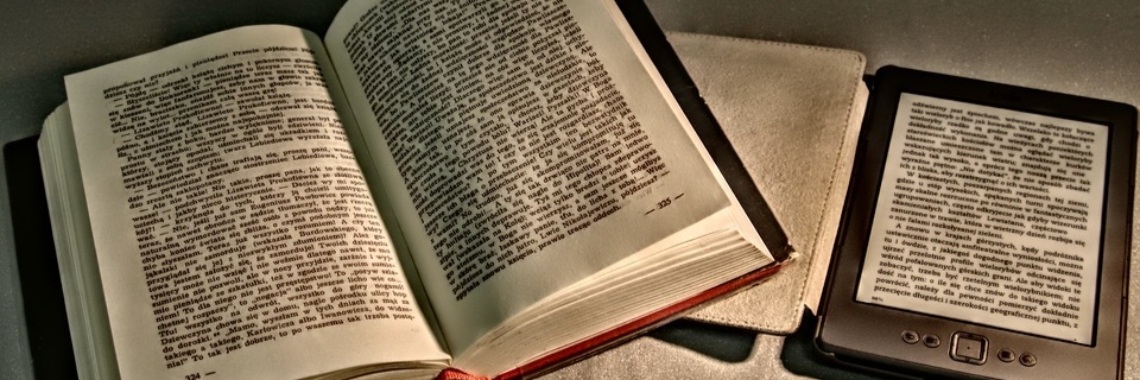 E-books zijn slecht voor de gezondheid, we moeten allemaal papieren boeken lezen. | Boeken