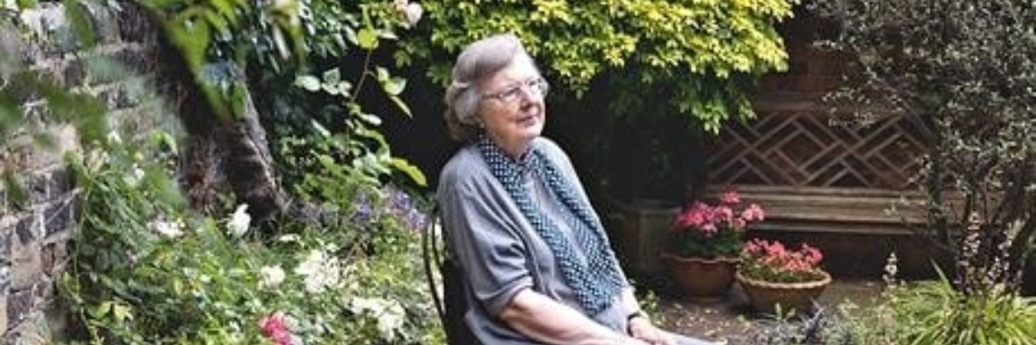 Life In The Garden - Penelope Lively - Yoors