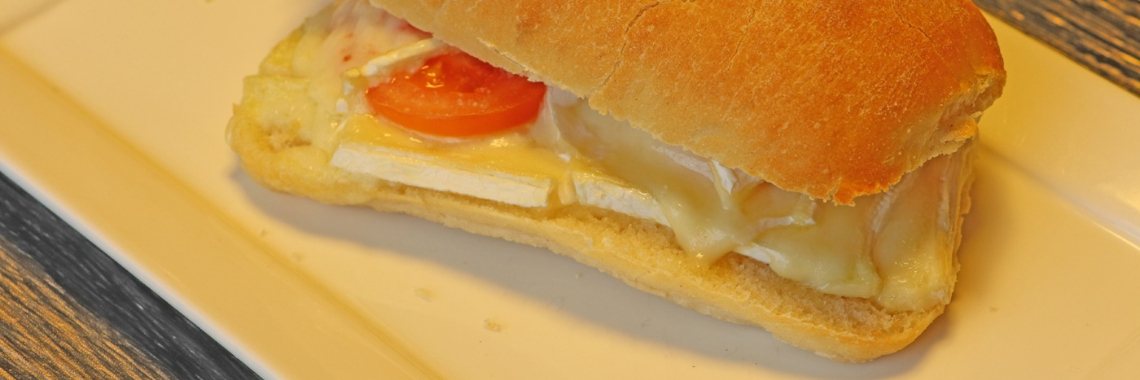 Ciabatta with brie and tomato | Quirina