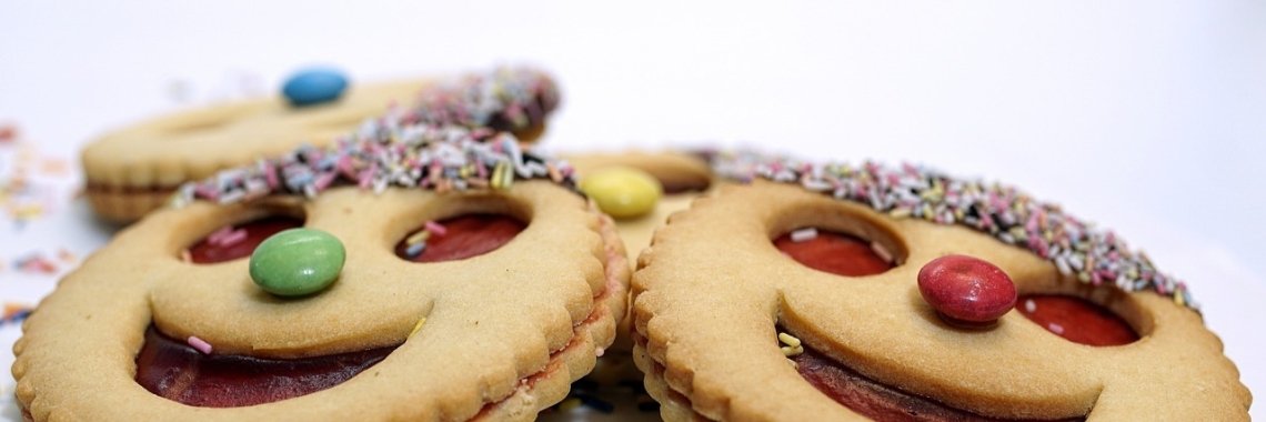 Een kinderfeestje thuis of uit vieren en wat mag het kosten? | NOOS Happy Words