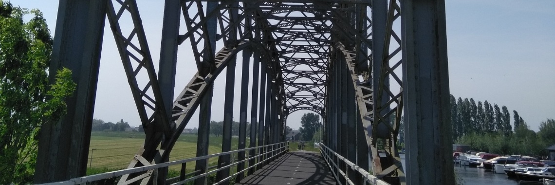 Een brug te ver | Dichter in de dop Jeroen den Harder