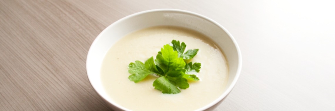 Bloemkoolsoep met kokos en kip | Lies