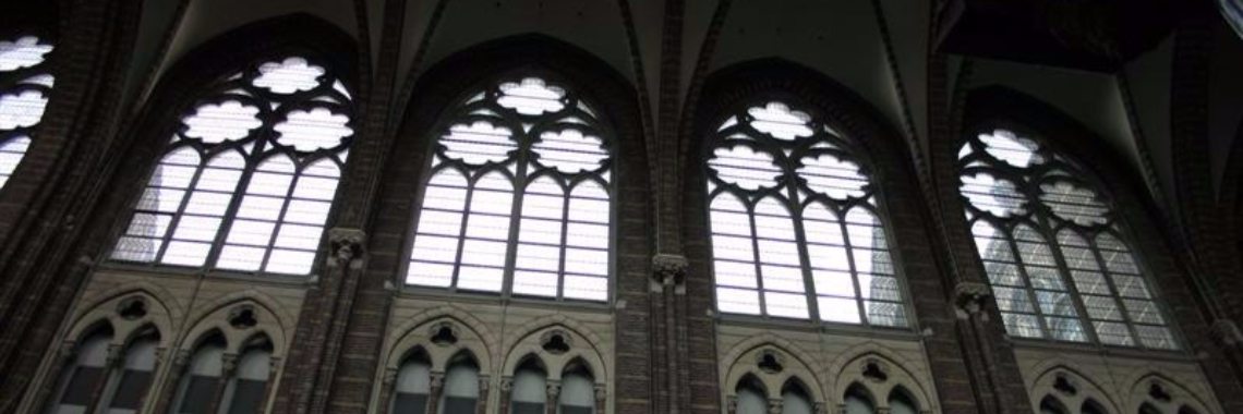 Een pilaar in de kerk staat, geeft, wordt gezegend en draagt vrucht | Flying Eagle
