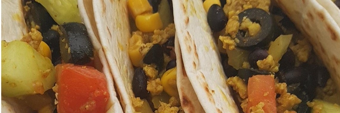 Taco wraps met gehakt, bonen, mais, komkommer en tomaat | keukenzusjes